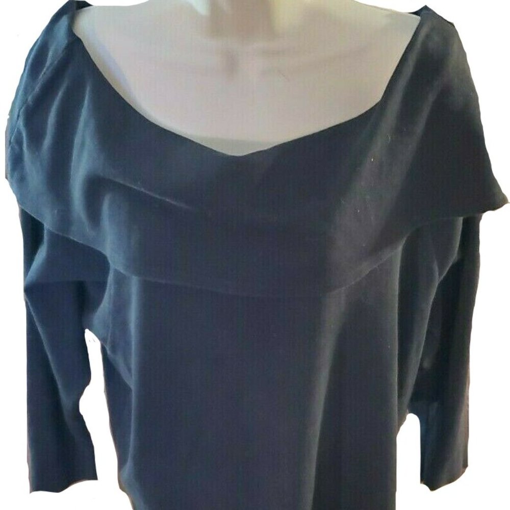 Woman's Necessary Objects Top Large Frilled Collar